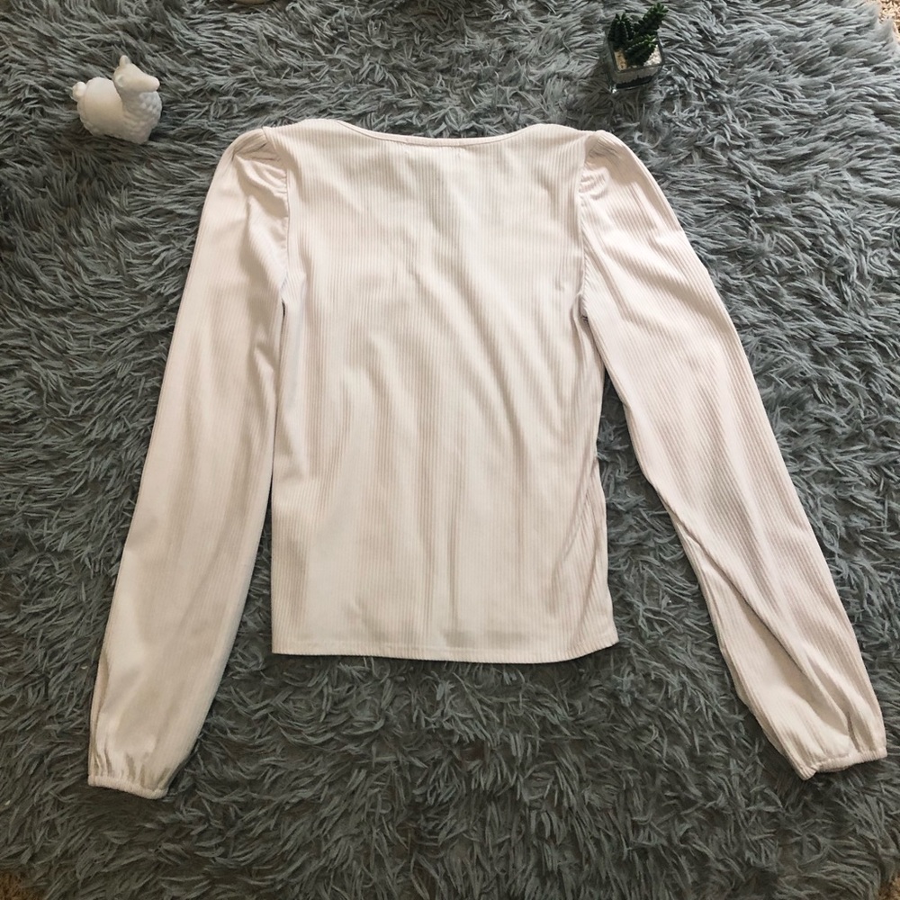 Super cute white womens small long sleeve from Derek heart 🤍🫶🏻